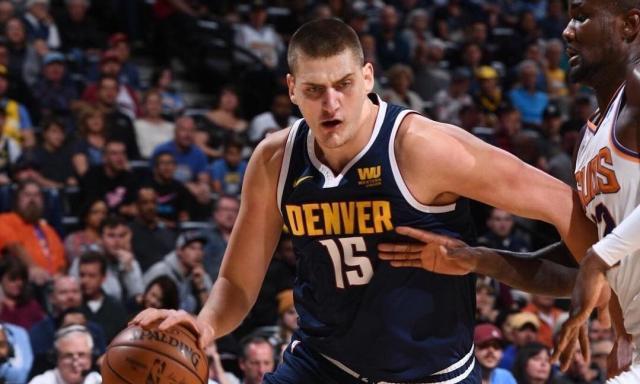  约基奇统治攻防两端掘金豪取十连胜登顶西部